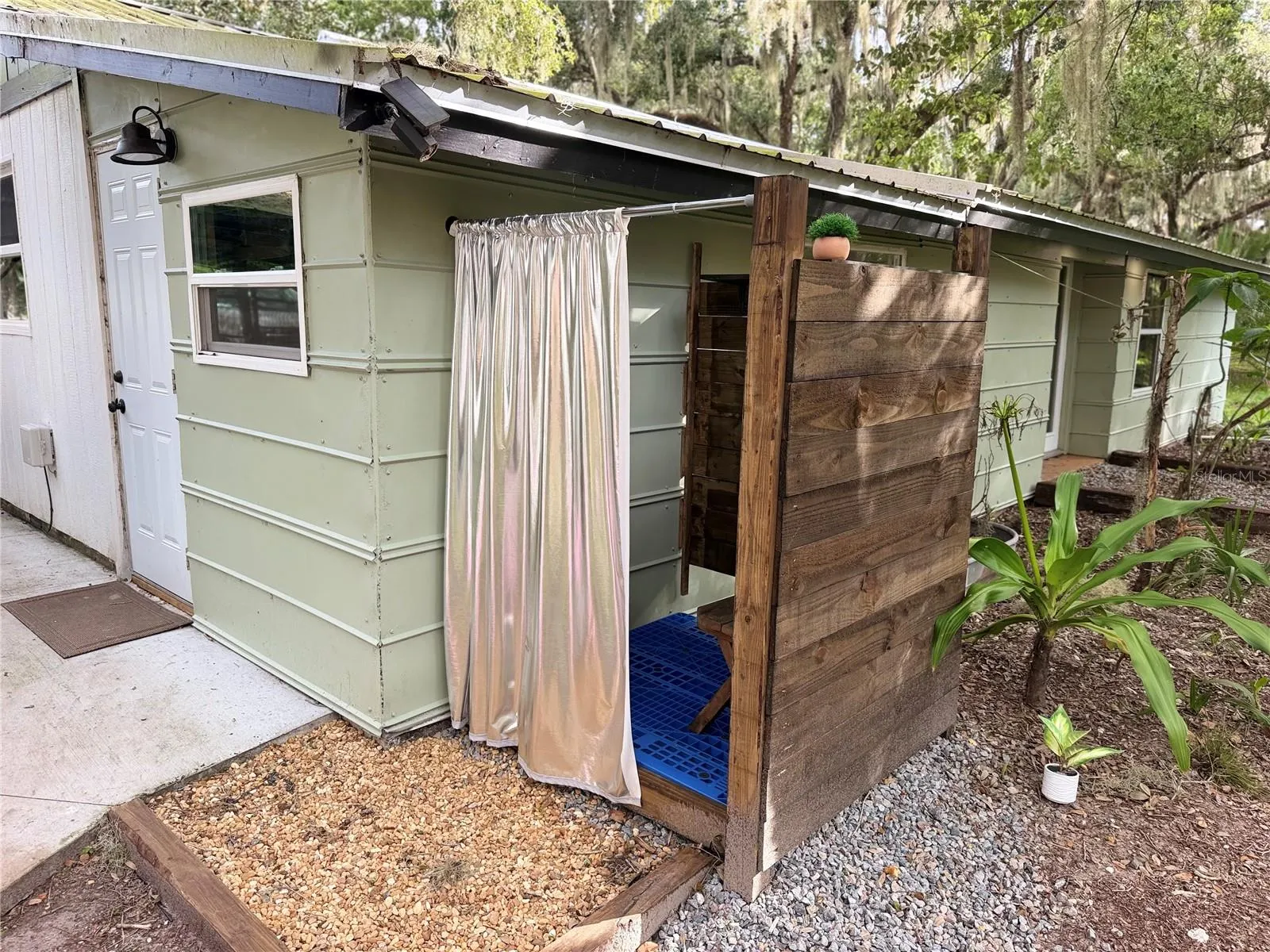 525 OLD DIXIE LN