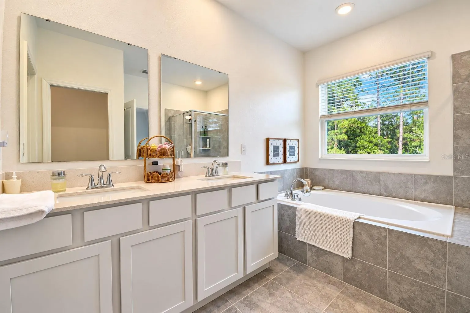 3975 WILLOWBROOK DR