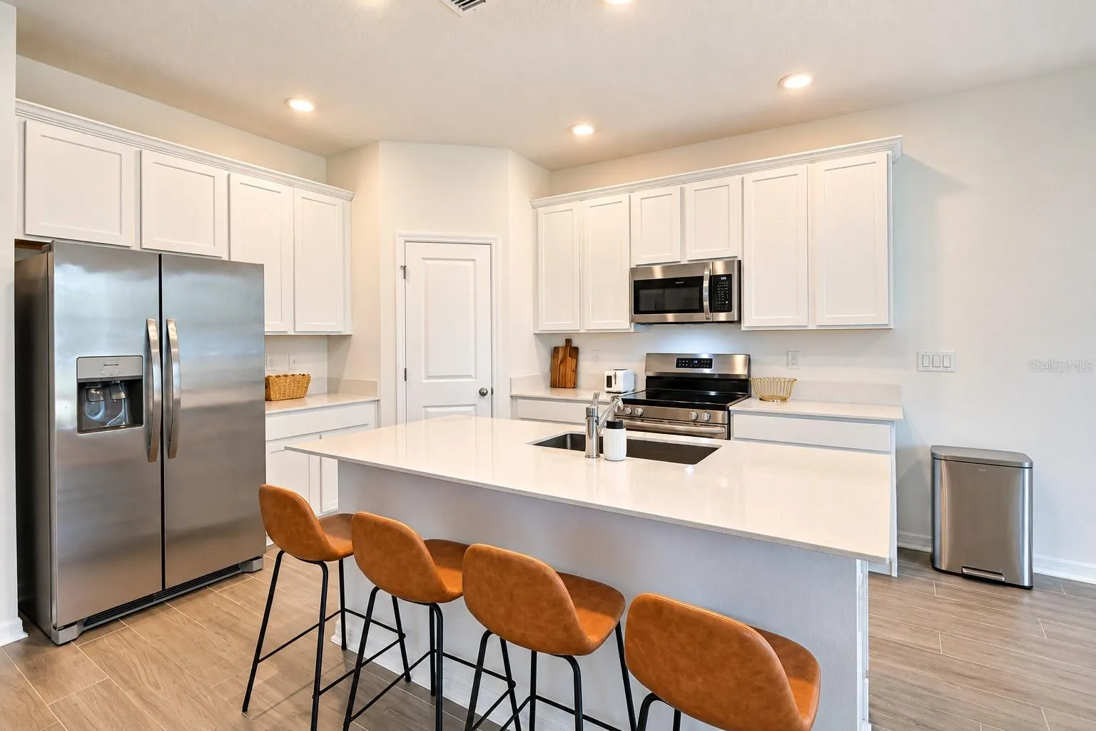 3975 WILLOWBROOK DR