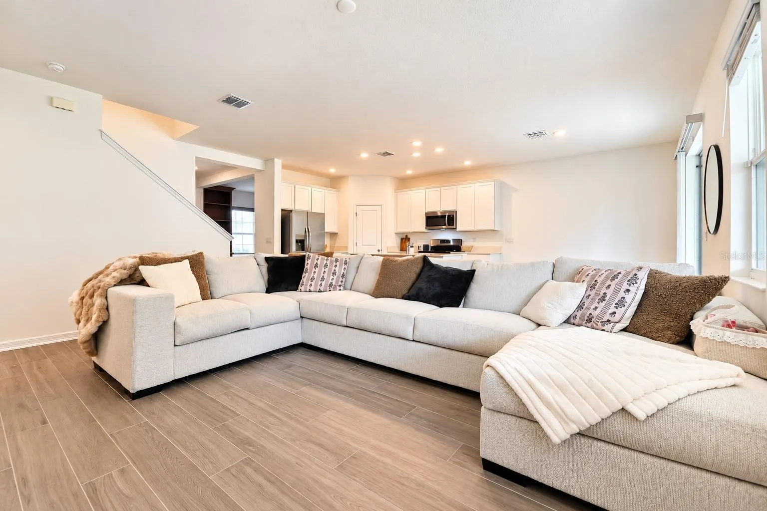 3975 WILLOWBROOK DR