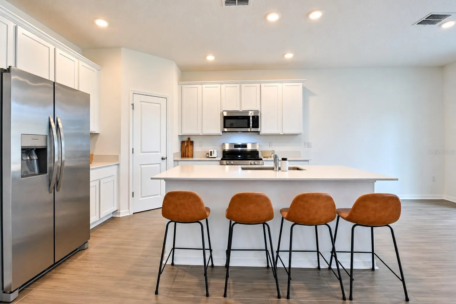 3975 WILLOWBROOK DR
