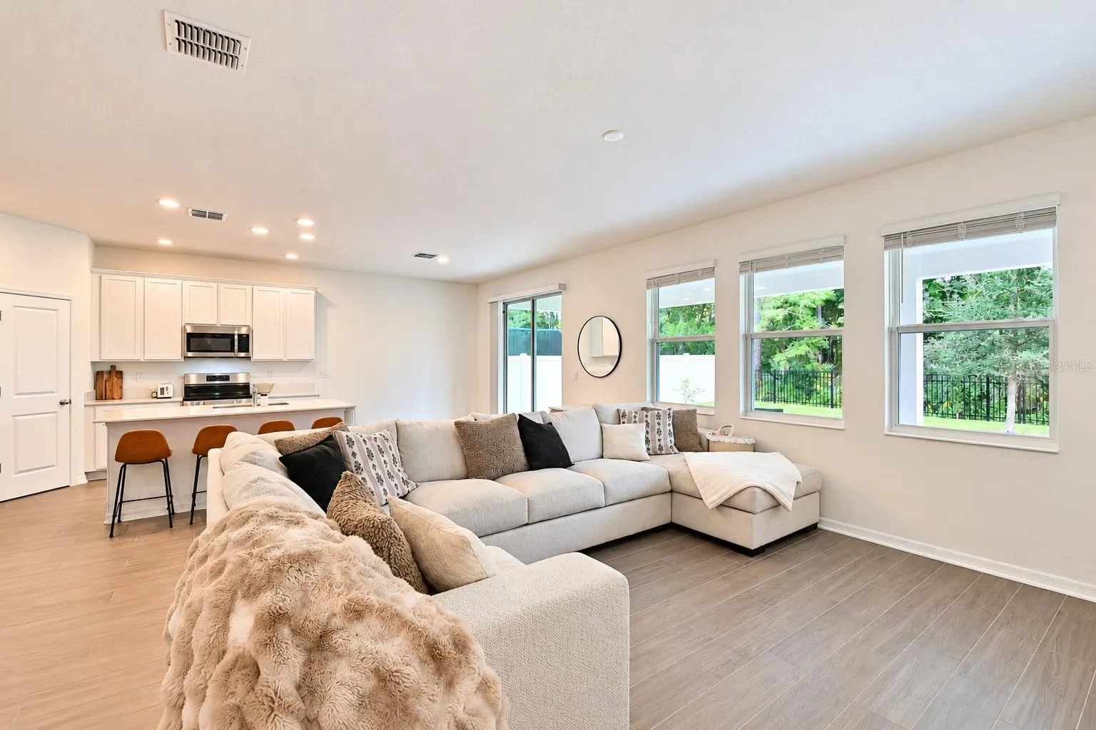 3975 WILLOWBROOK DR