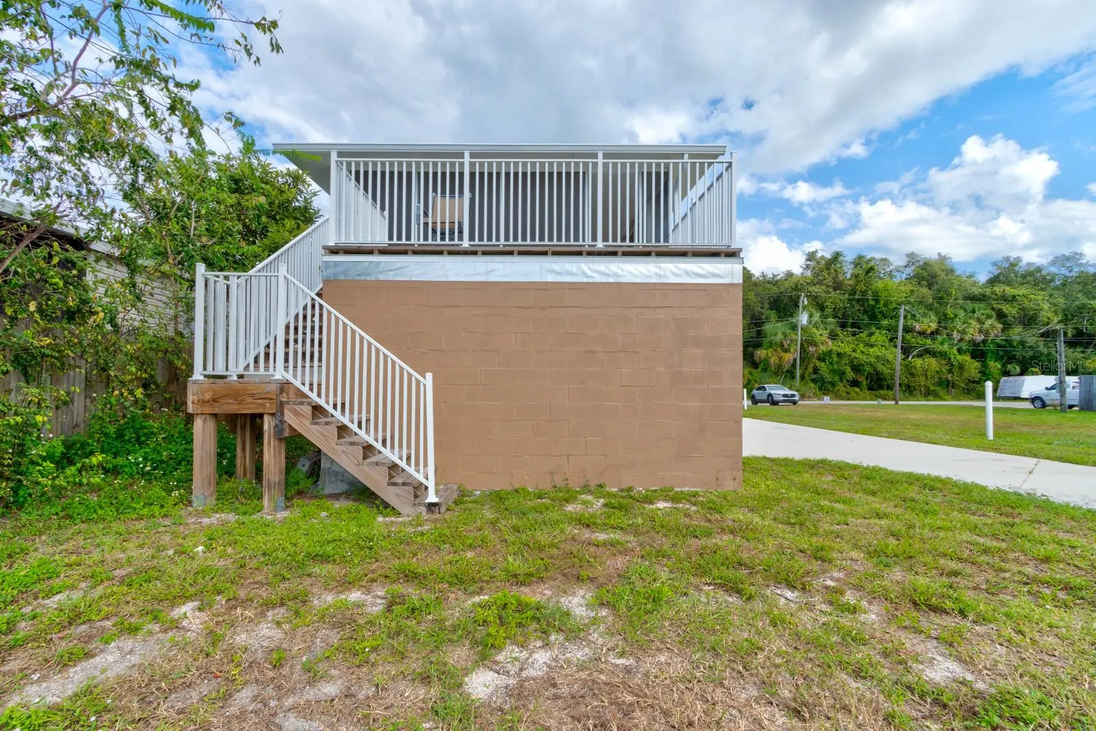 127 E ARIEL RD