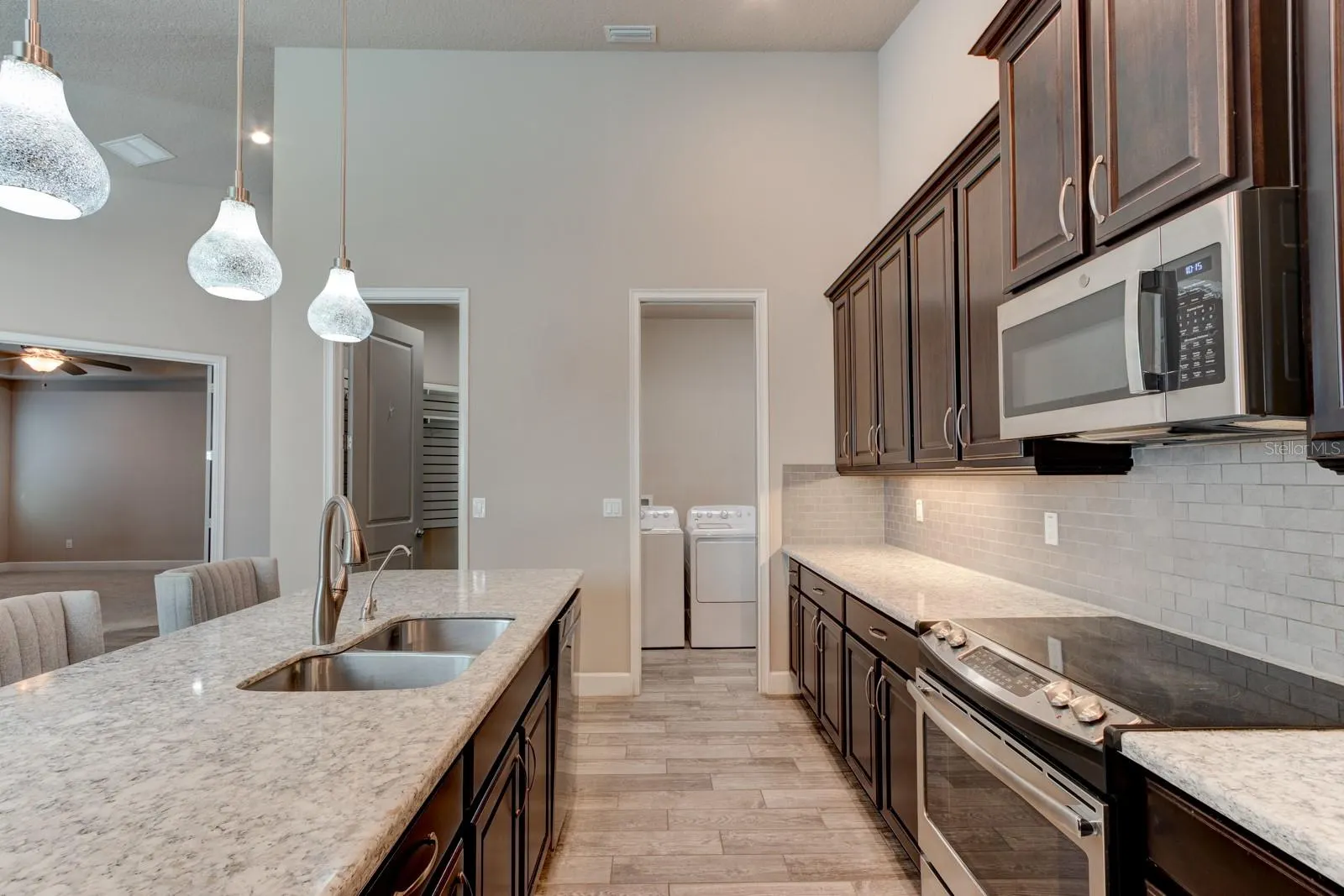 6844 VINTAGE LN