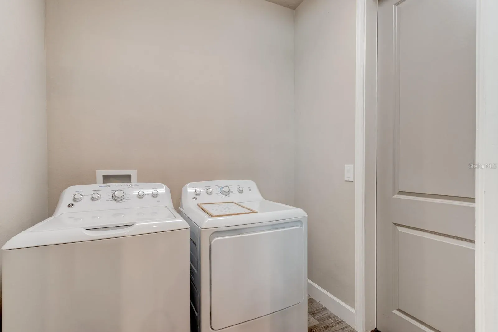 6844 VINTAGE LN