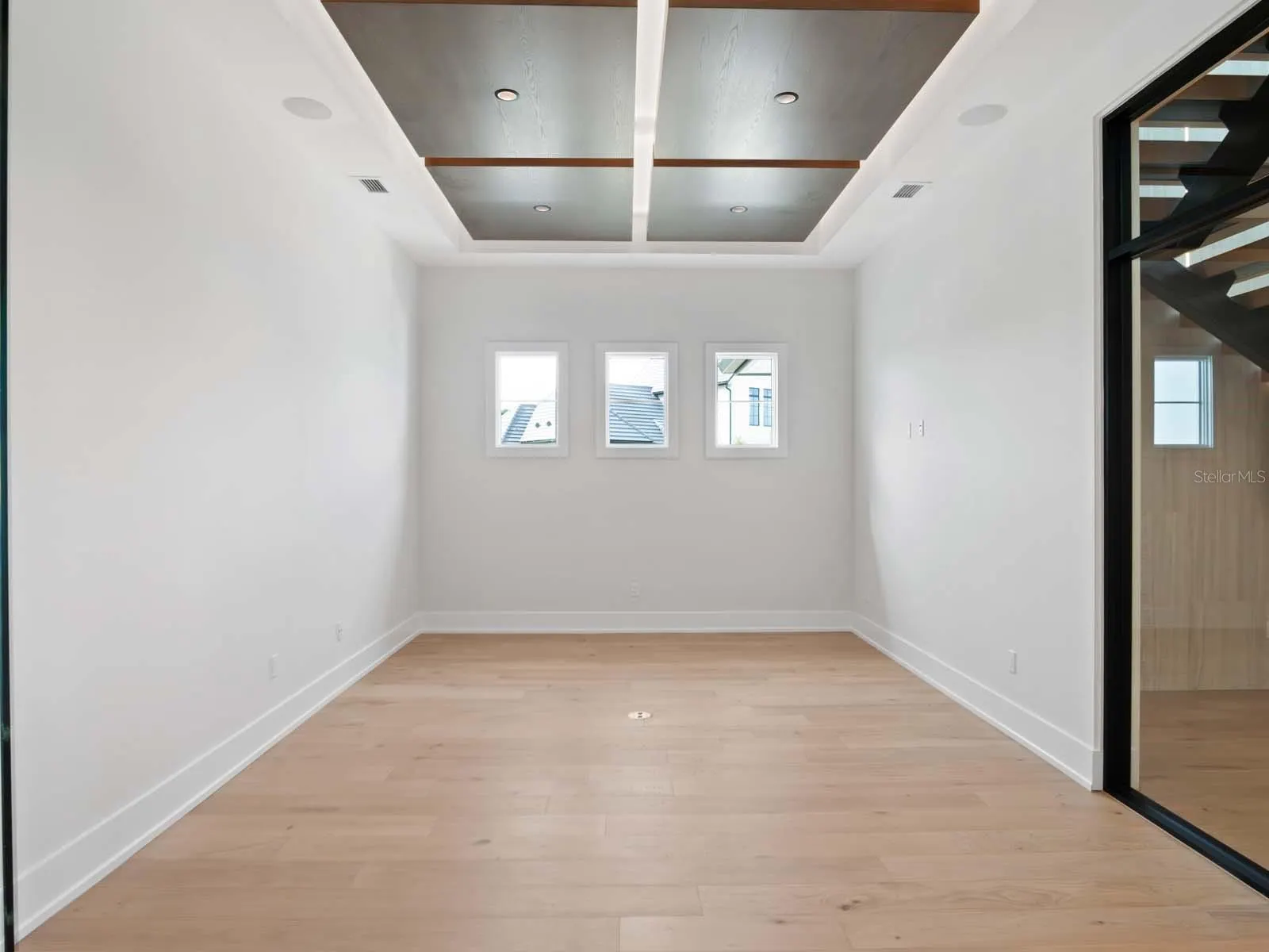 11043 CROMWELL RD