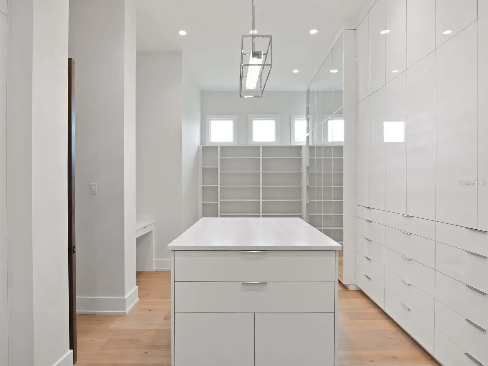 11043 CROMWELL RD