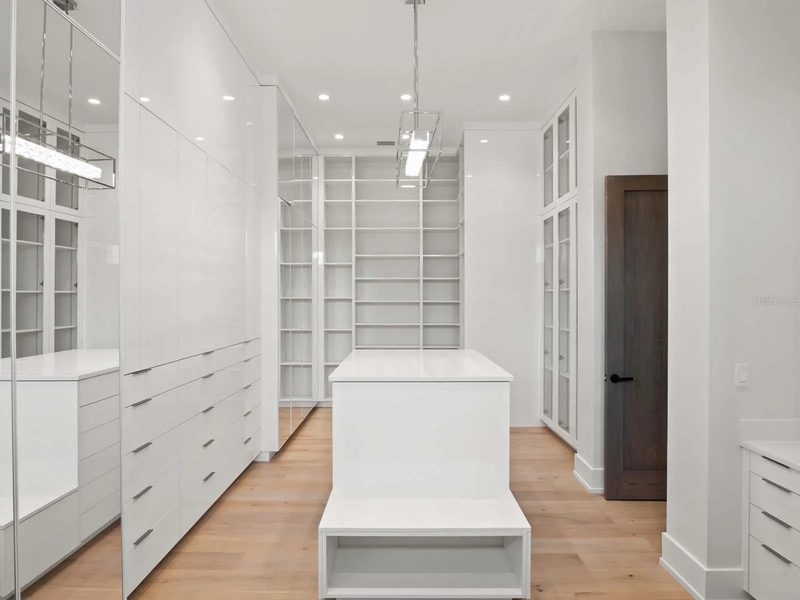 11043 CROMWELL RD
