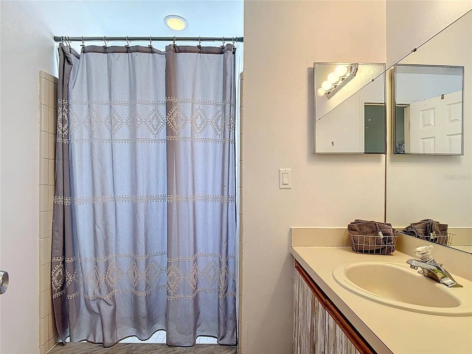 5005 LAGUNA BAY CIR #26, #26