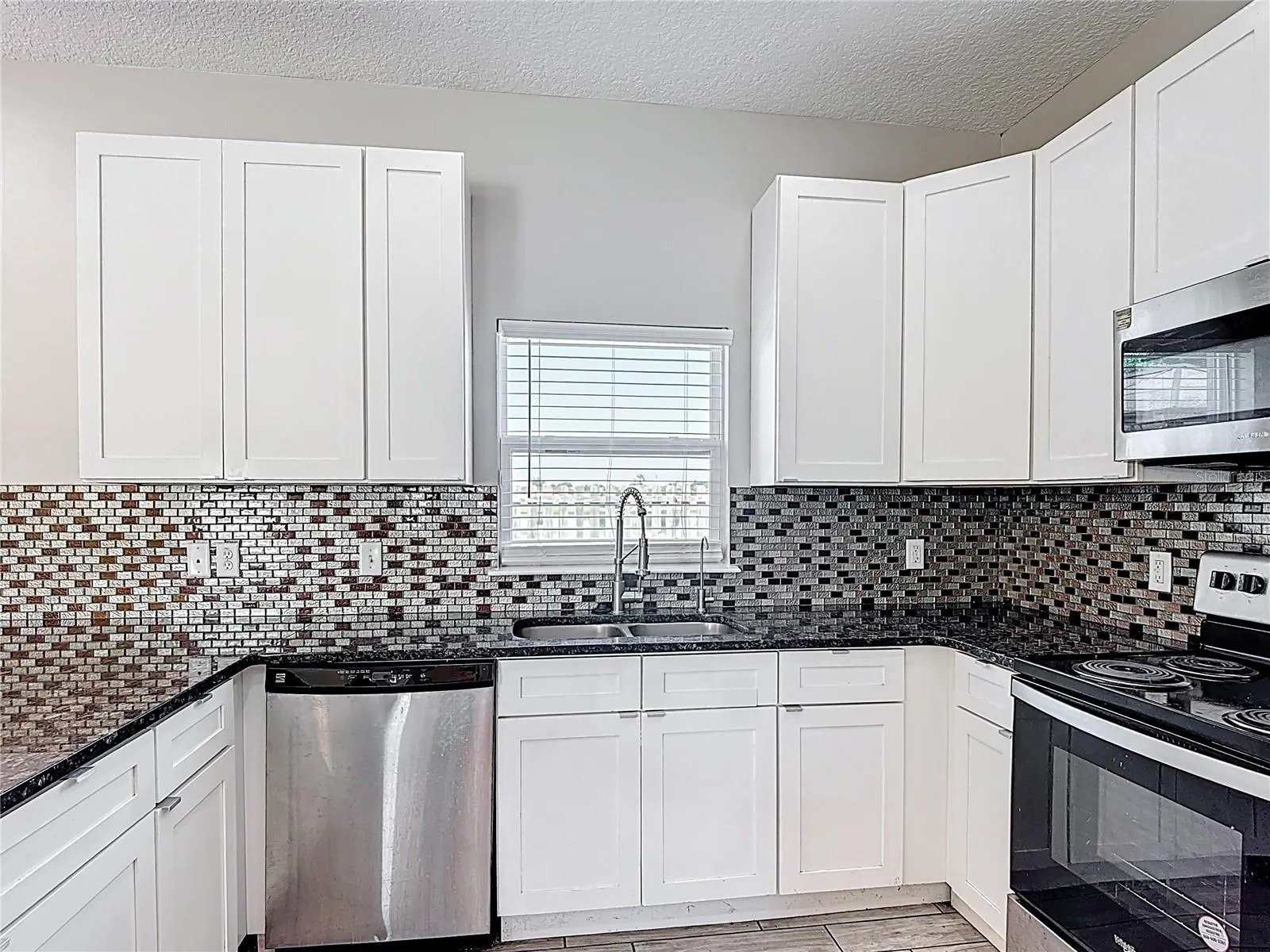 344 BUENAVENTURA BLVD