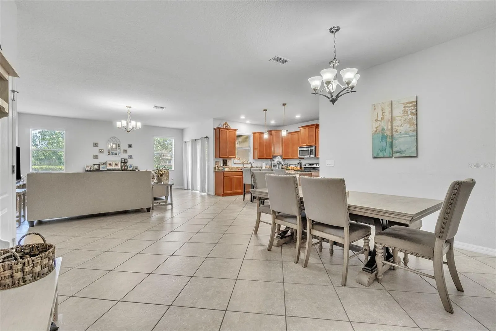 3256 RODRICK CIR