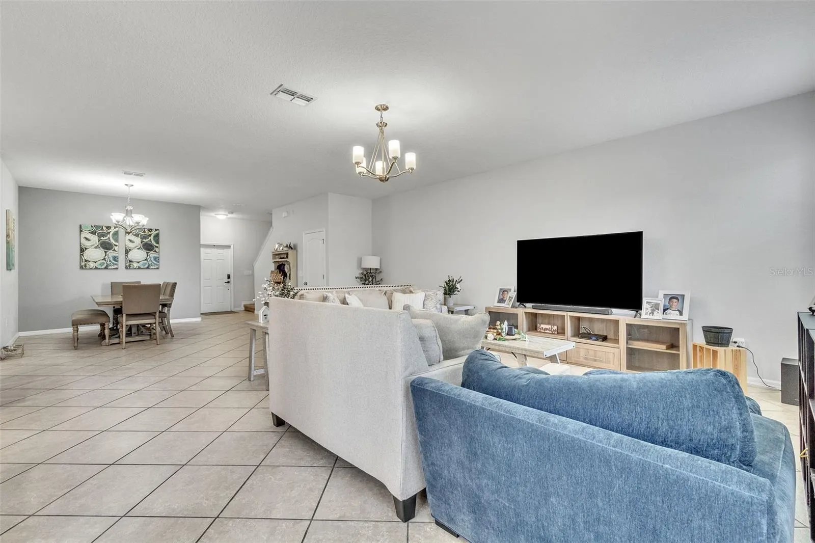 3256 RODRICK CIR