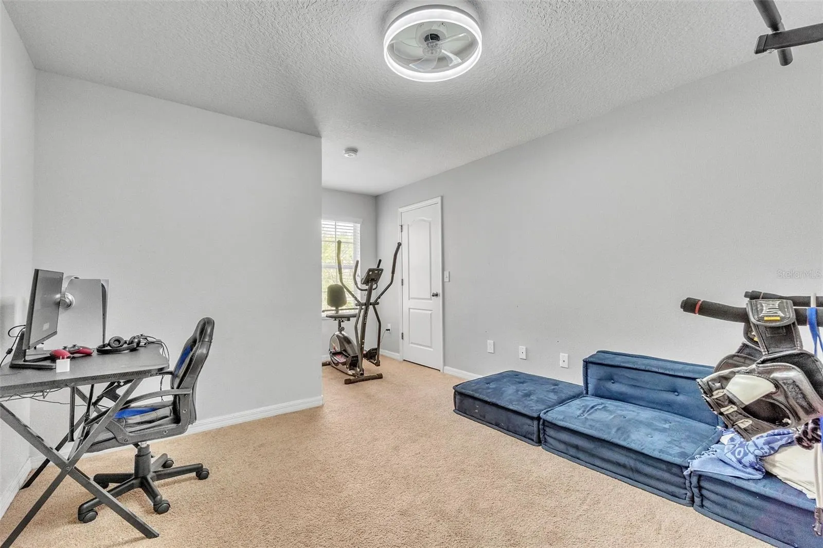 3256 RODRICK CIR