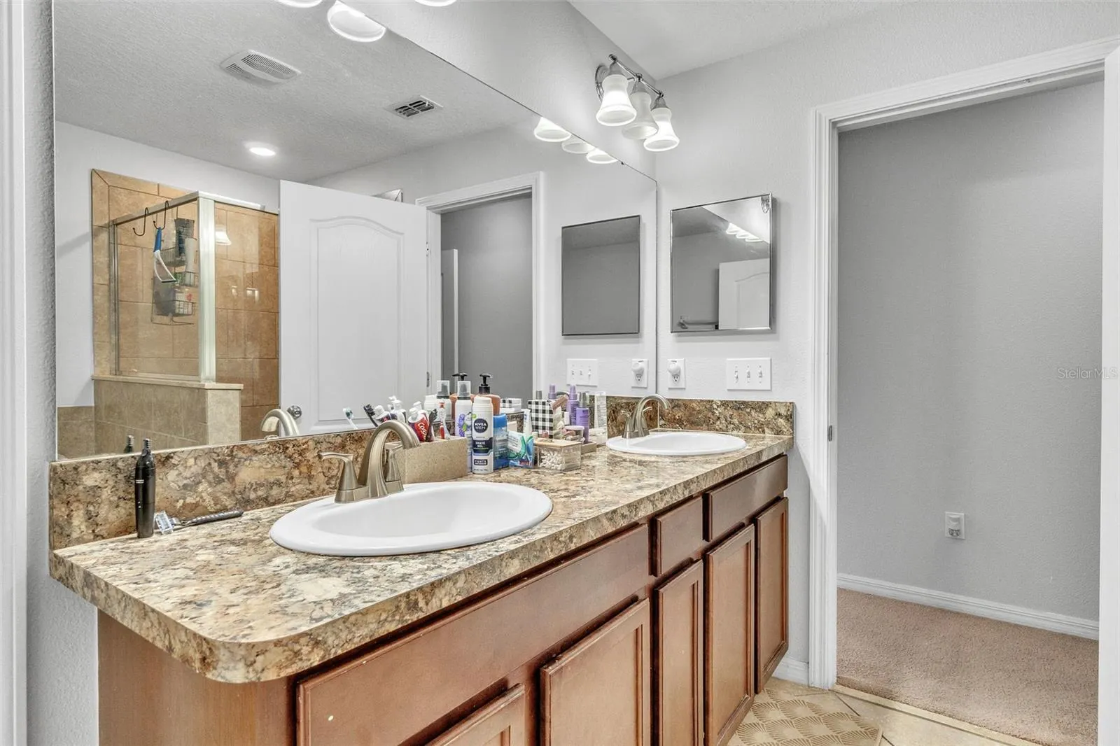 3256 RODRICK CIR