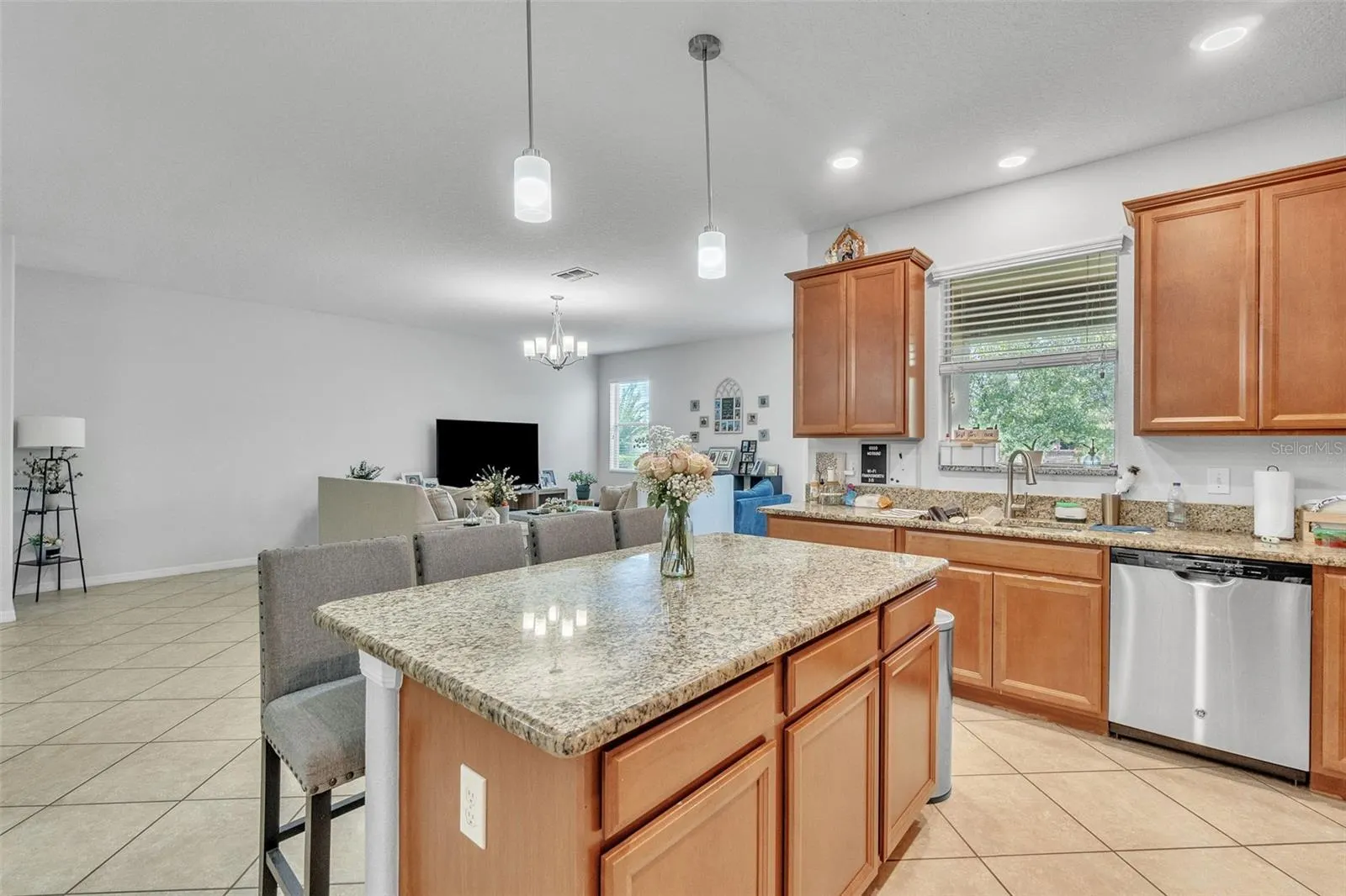3256 RODRICK CIR