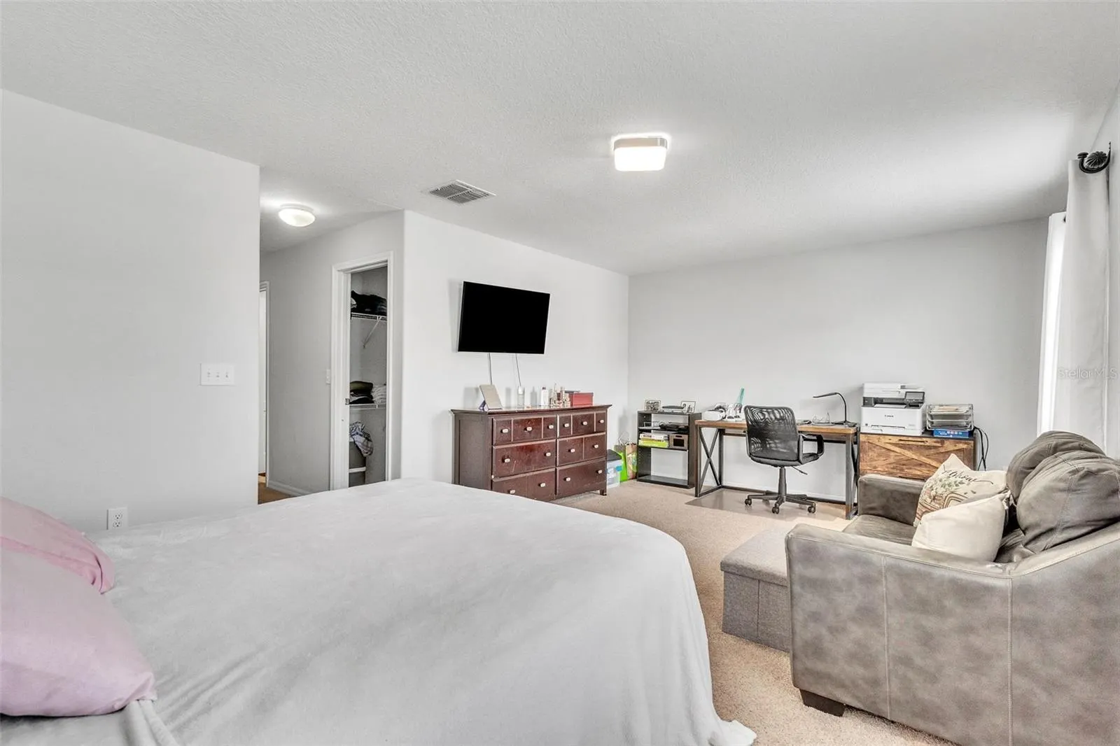 3256 RODRICK CIR