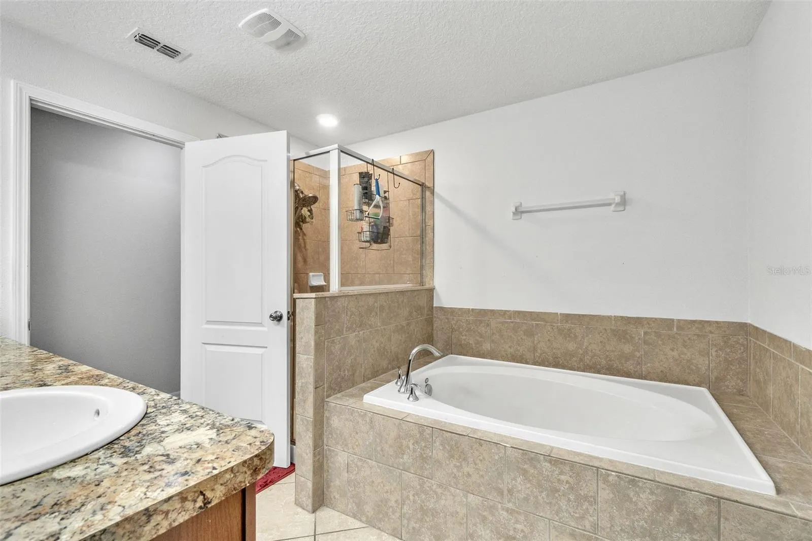 3256 RODRICK CIR