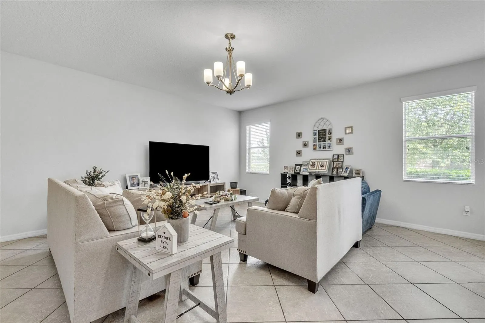 3256 RODRICK CIR