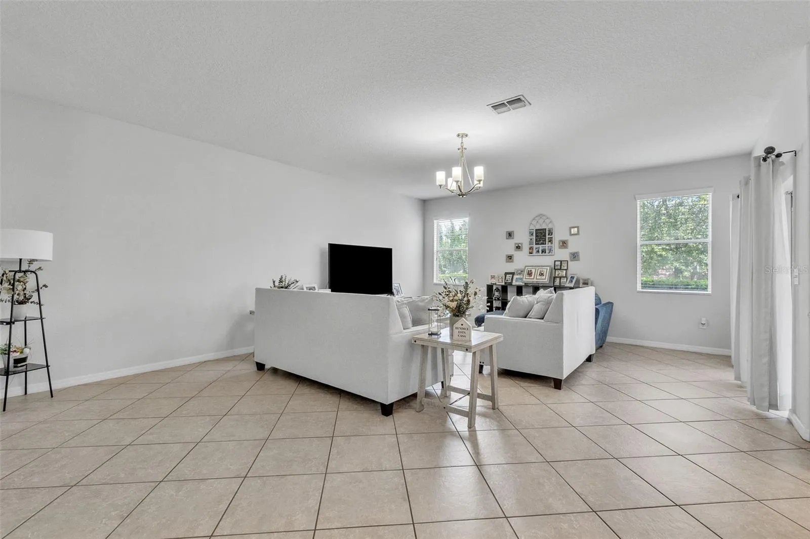 3256 RODRICK CIR