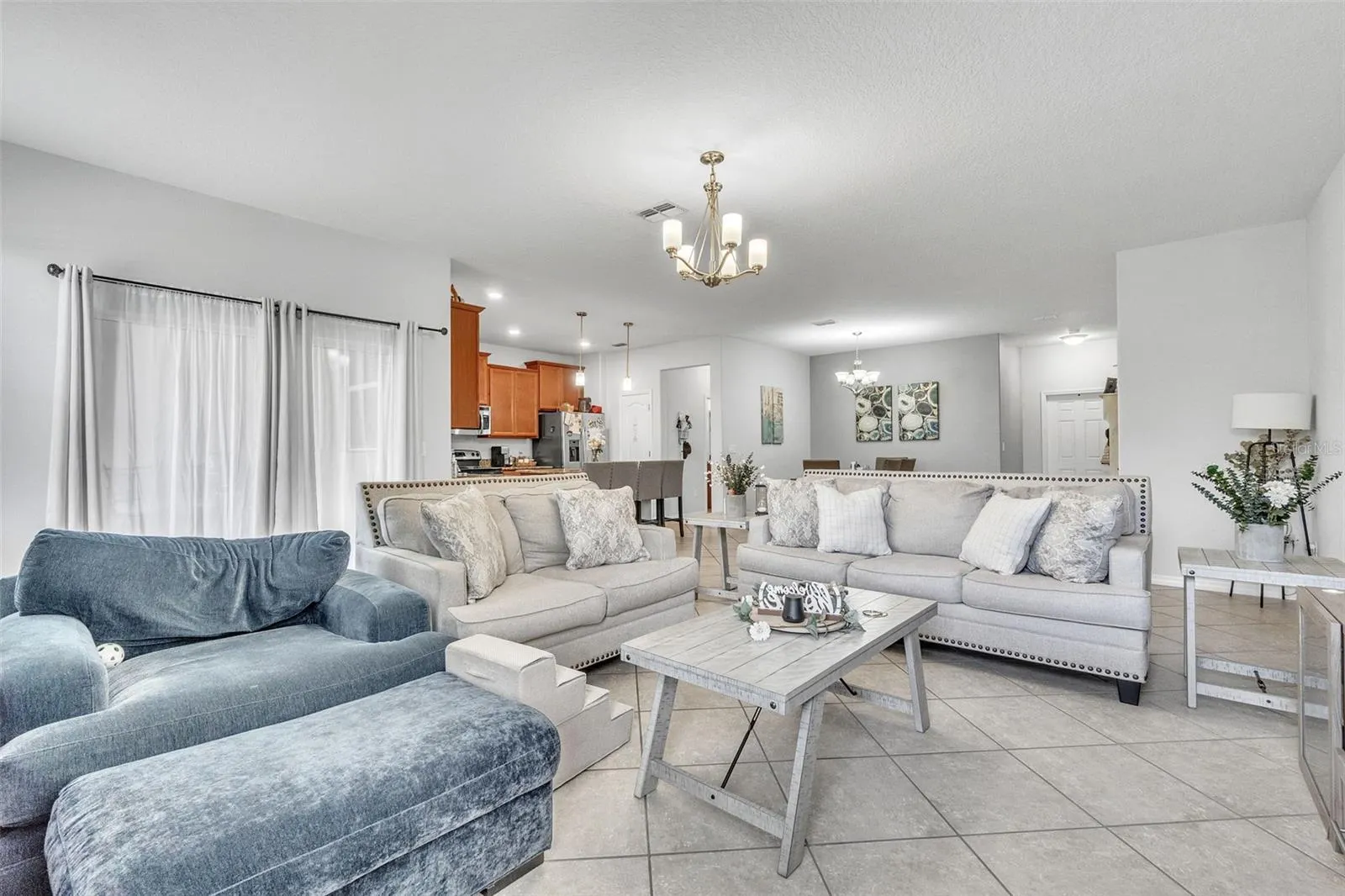 3256 RODRICK CIR