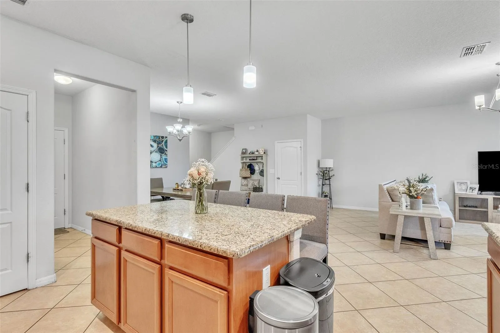 3256 RODRICK CIR