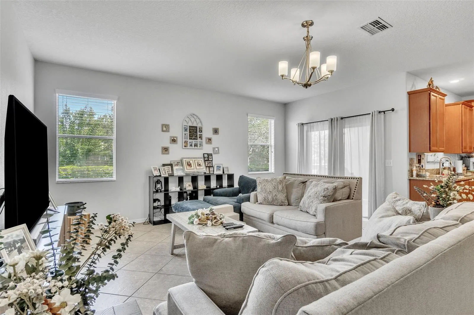 3256 RODRICK CIR