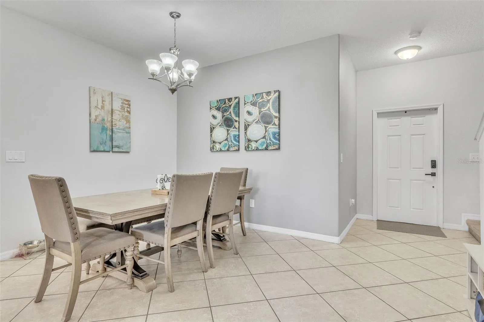 3256 RODRICK CIR