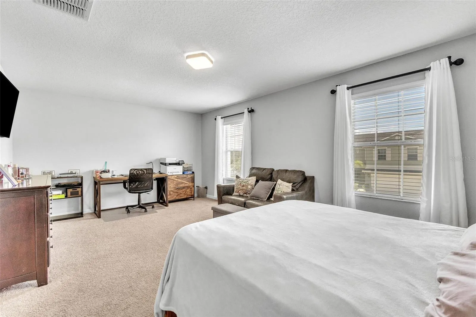 3256 RODRICK CIR