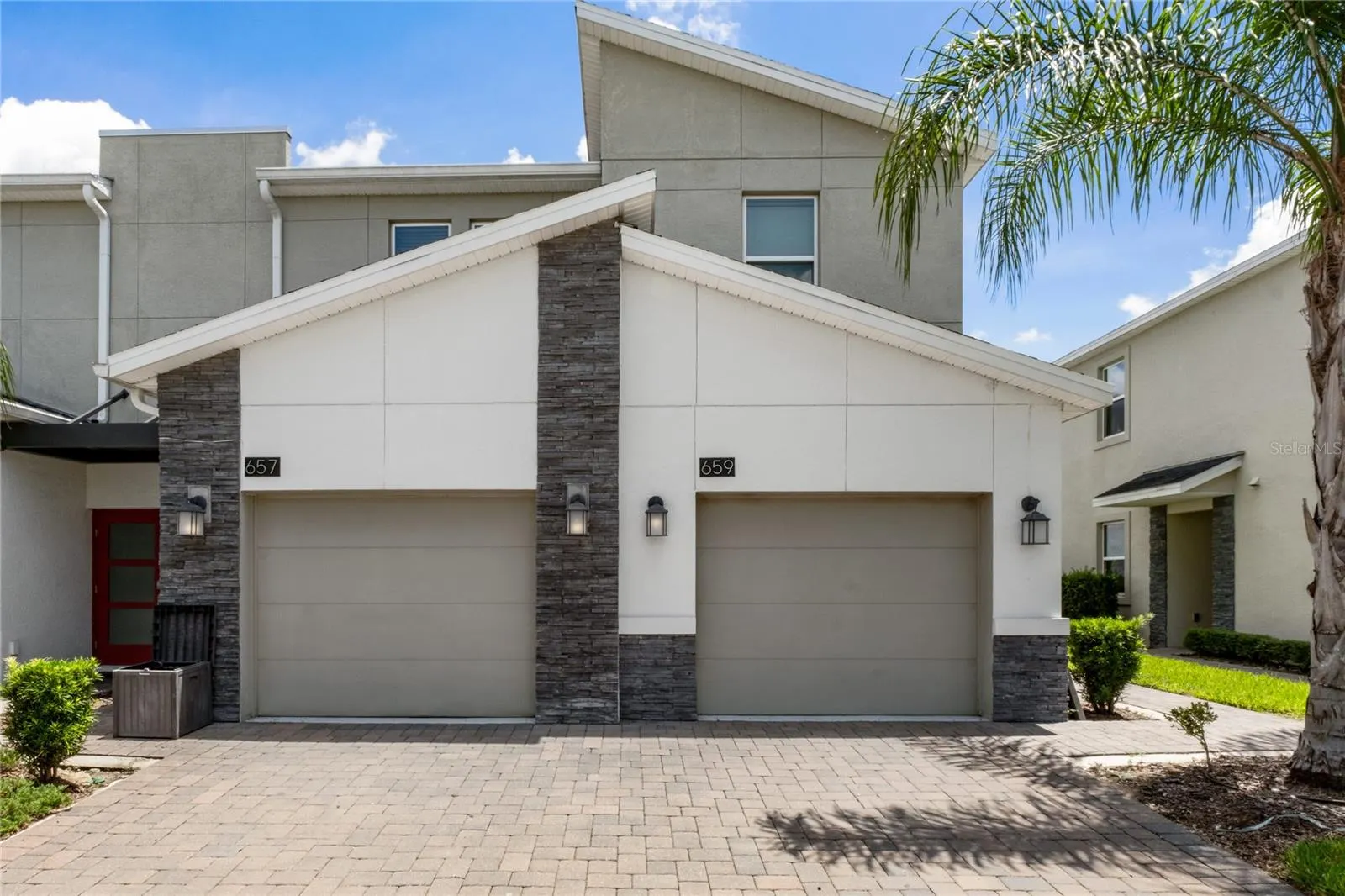 659 OCEAN COURSE AVE