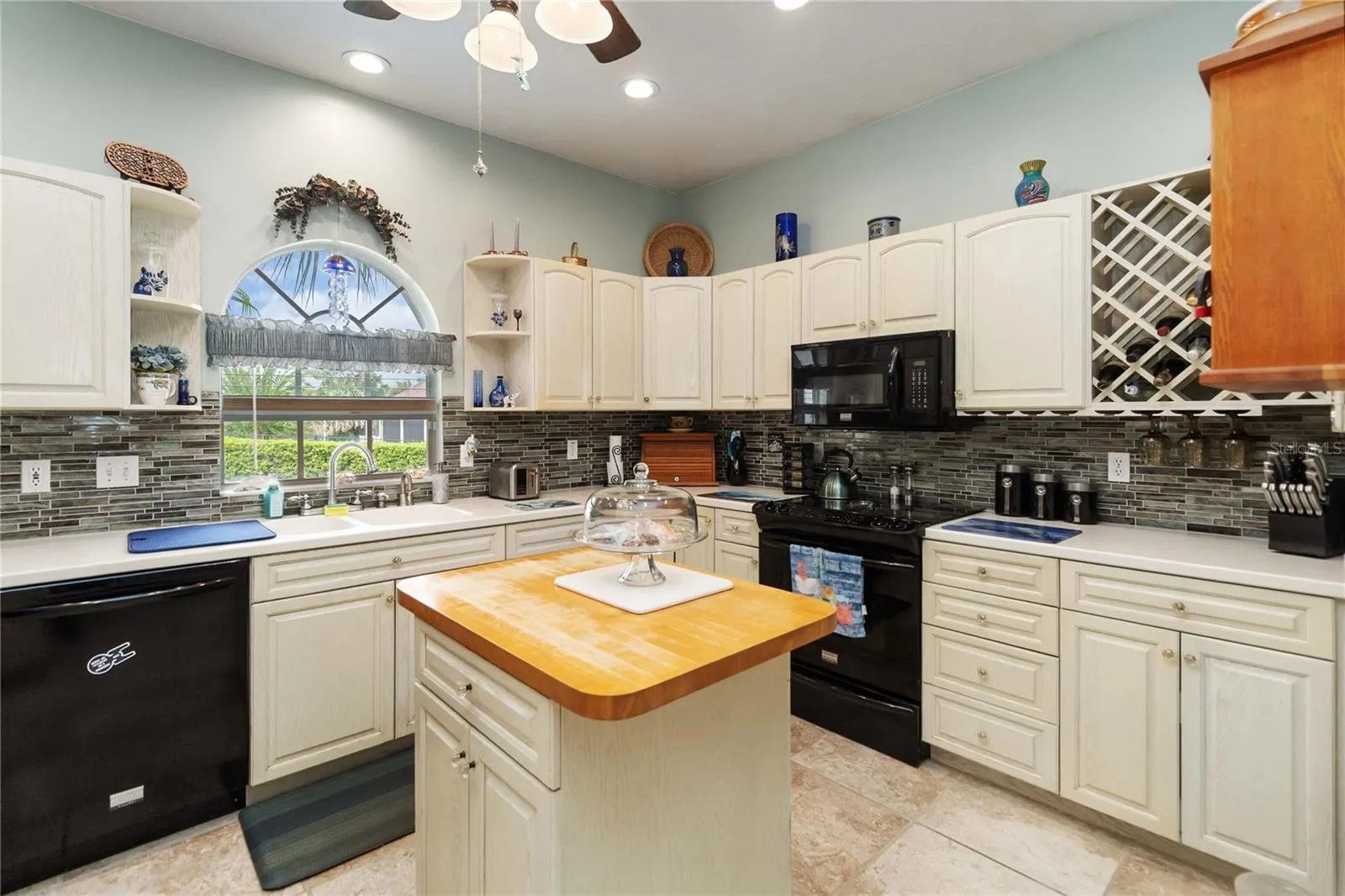 1066 ORANGE GROVE LN