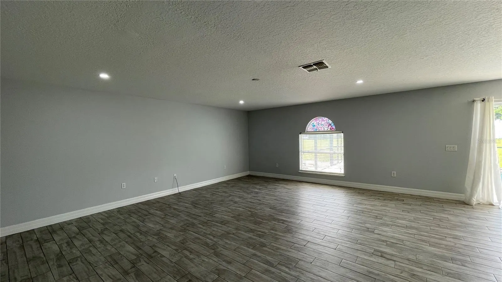 205 JOCELYN DR