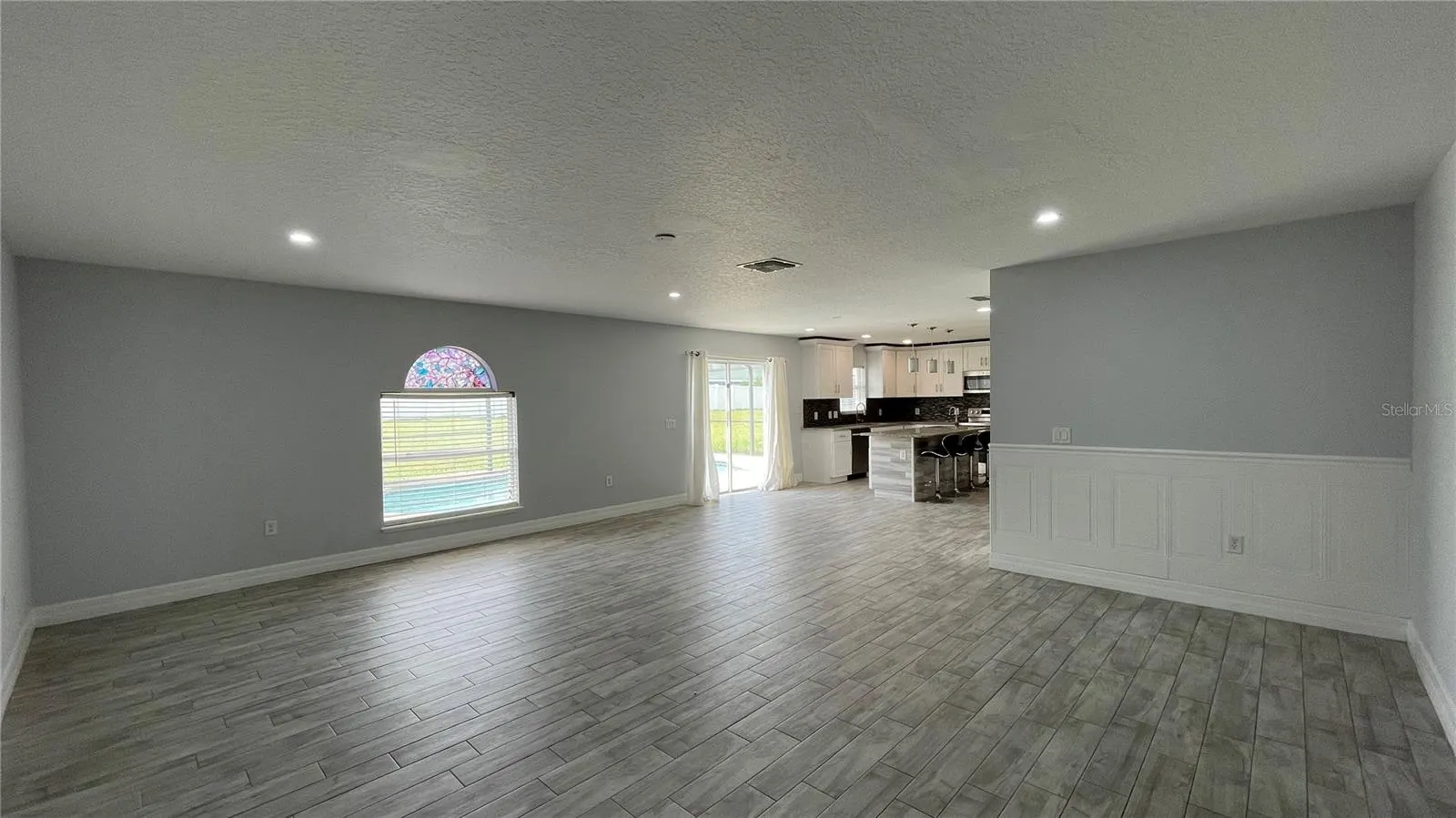 205 JOCELYN DR