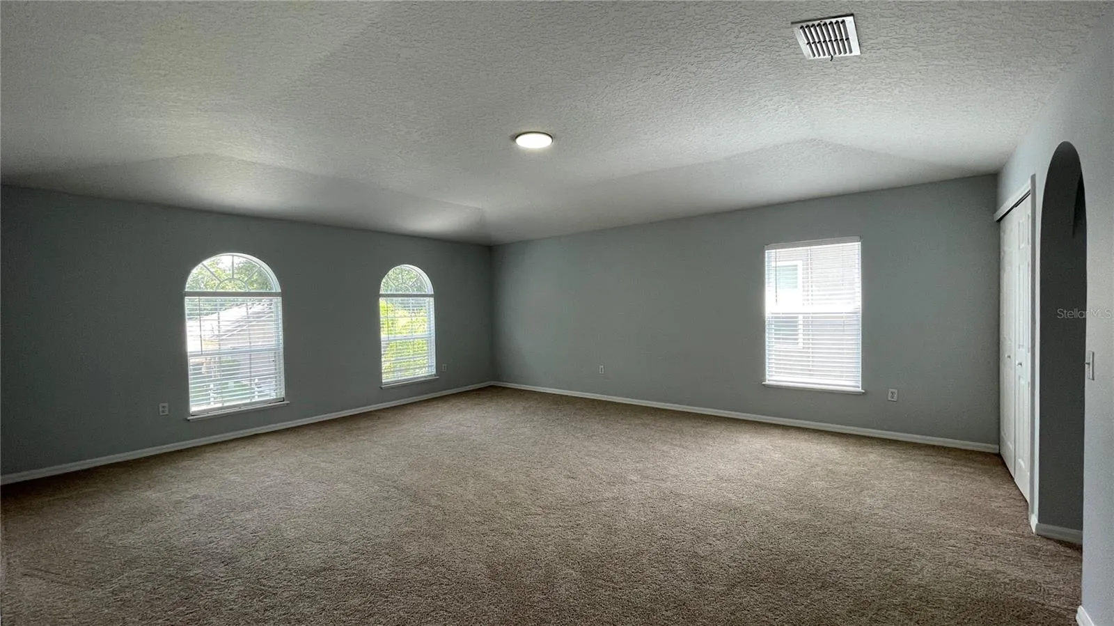 205 JOCELYN DR