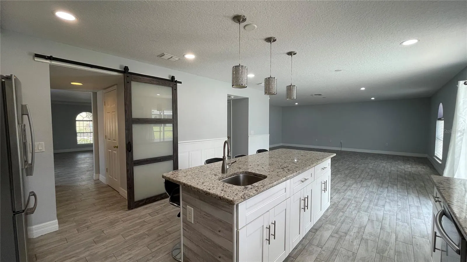 205 JOCELYN DR