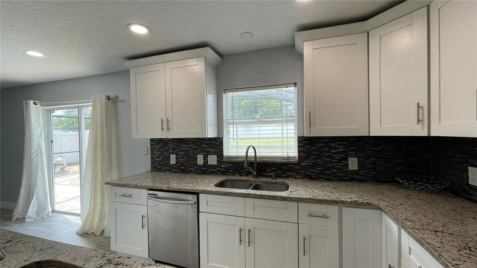 205 JOCELYN DR