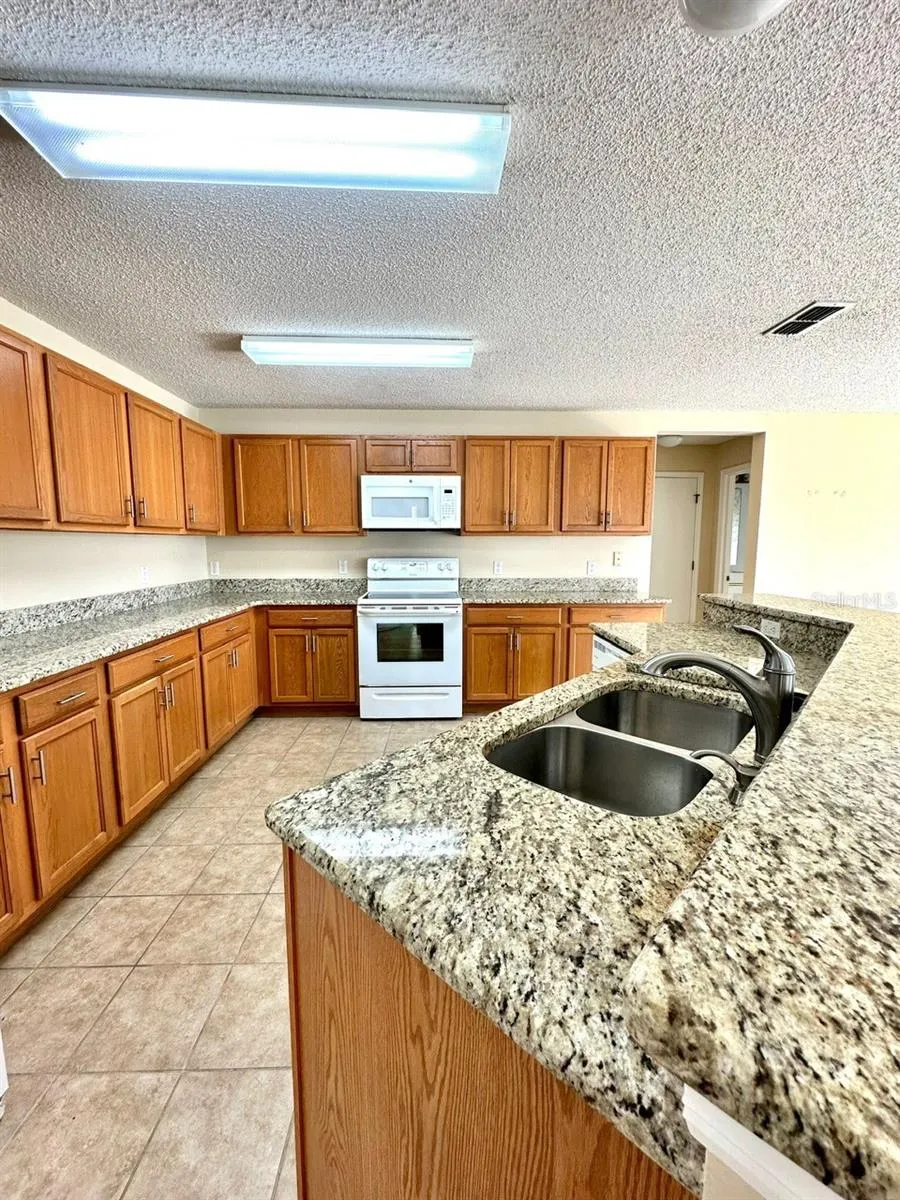 410 CANNA DR