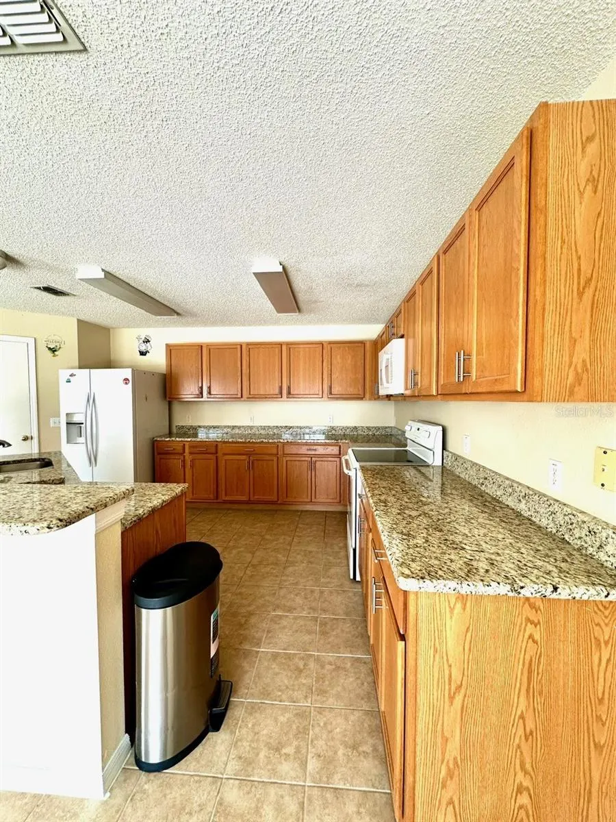 410 CANNA DR
