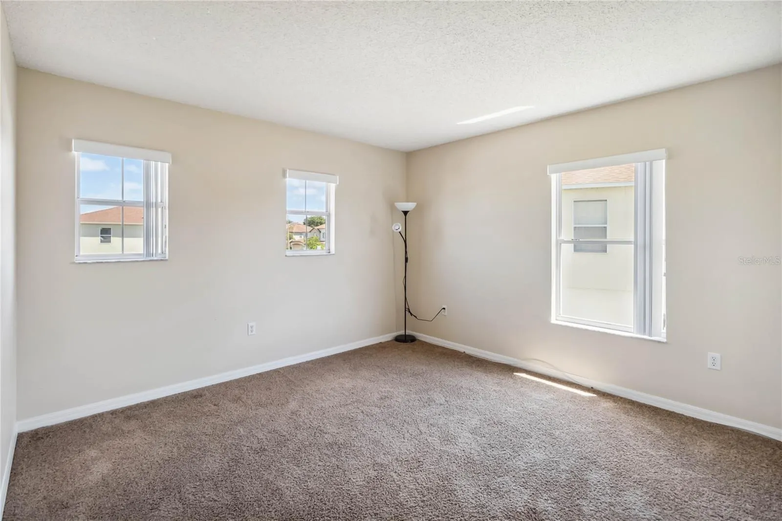 410 CANNA DR