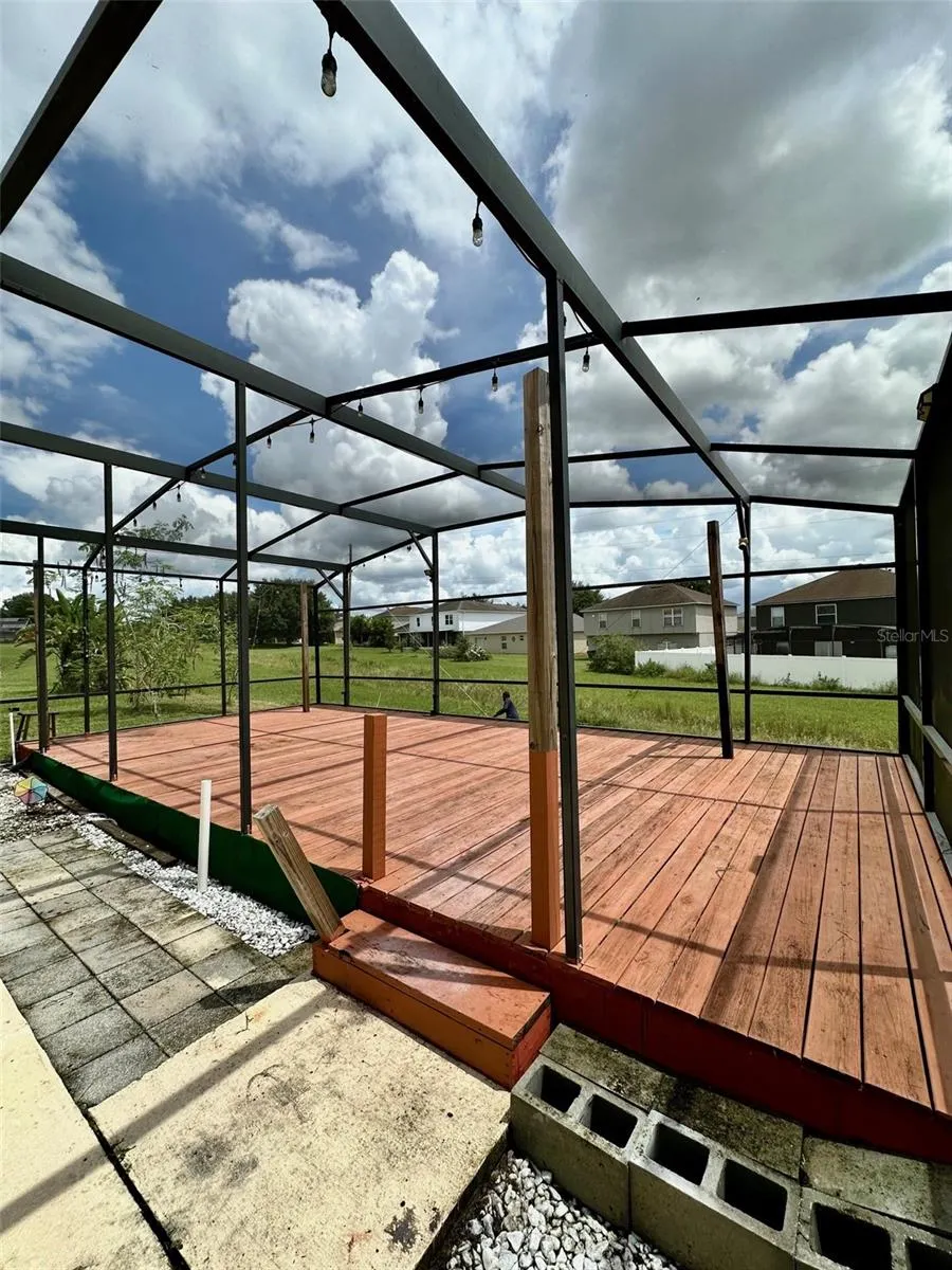410 CANNA DR