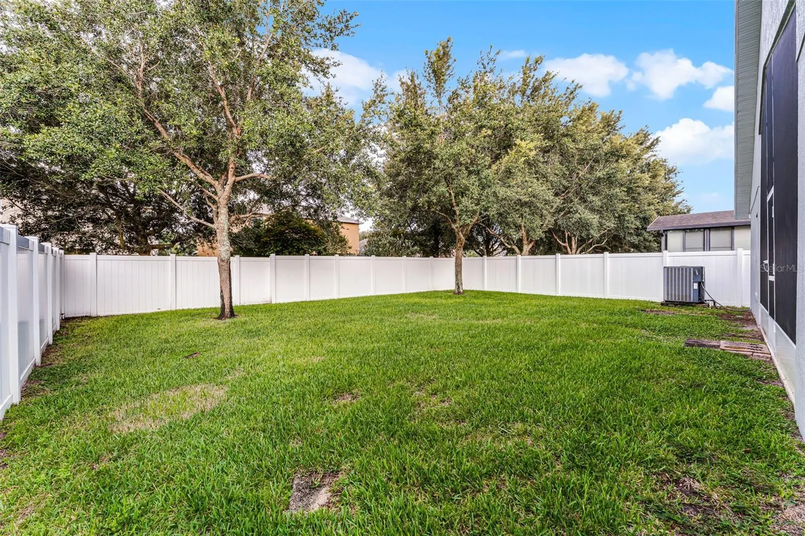 9141 OAK COMMONS WAY