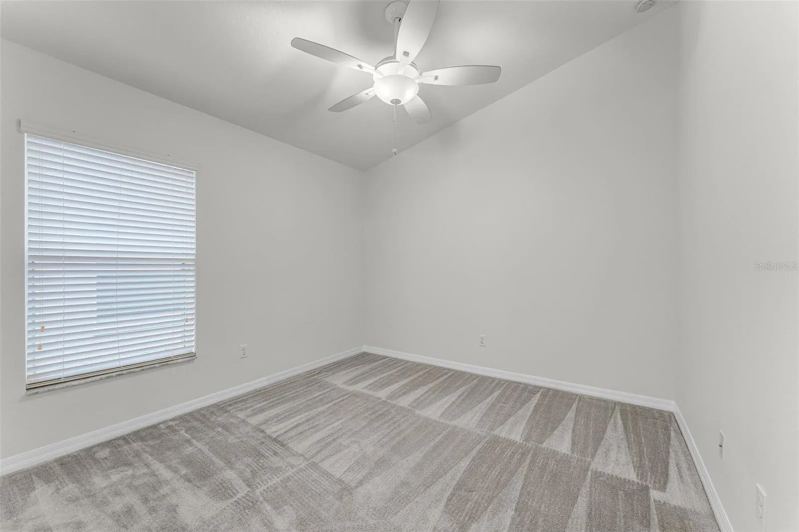 9141 OAK COMMONS WAY