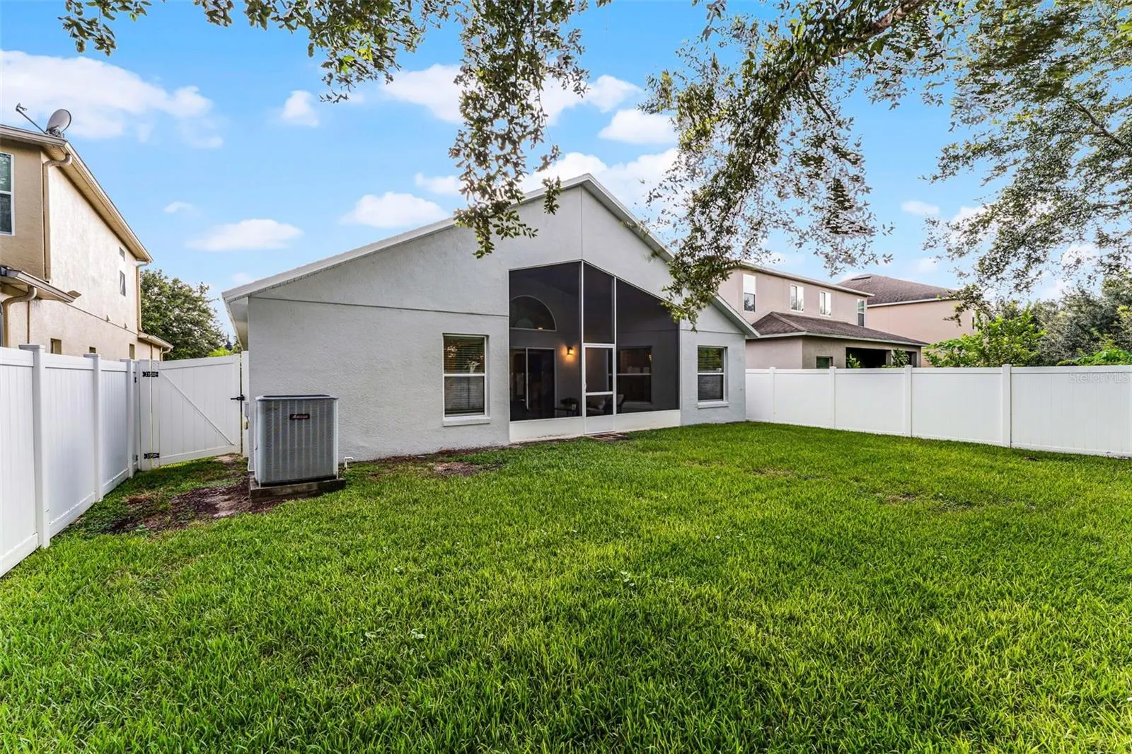 9141 OAK COMMONS WAY