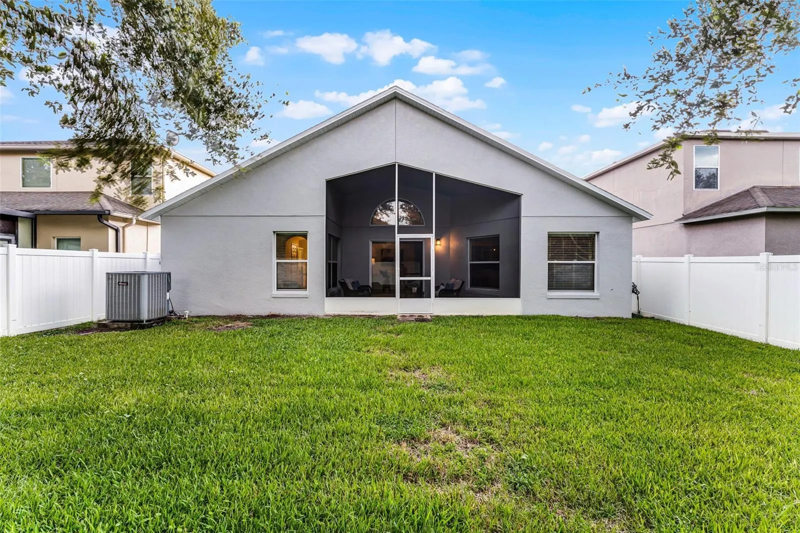 9141 OAK COMMONS WAY