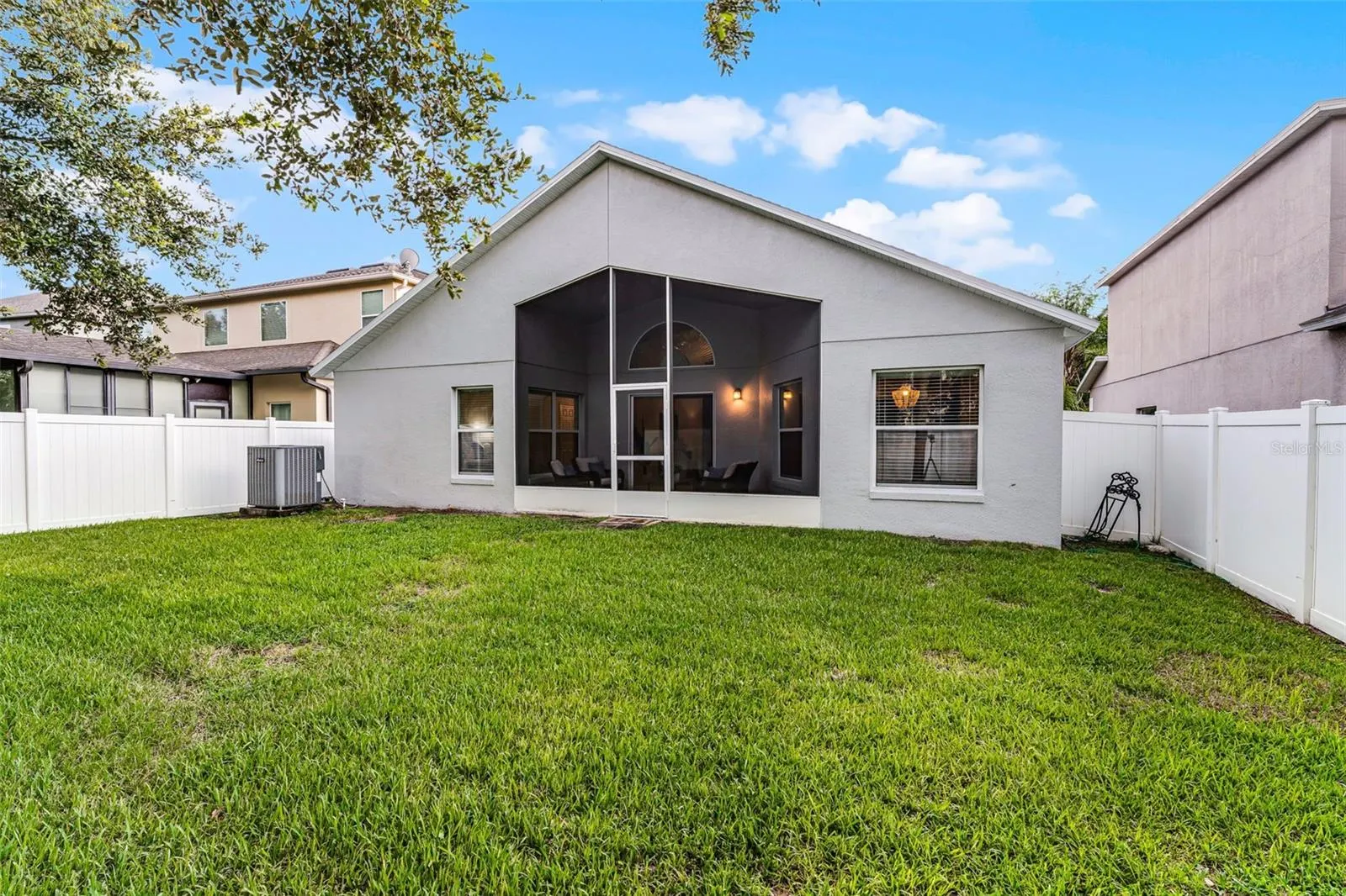 9141 OAK COMMONS WAY
