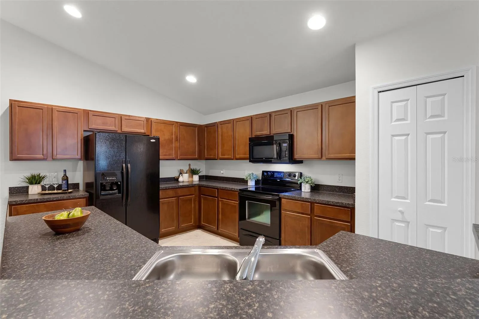 9141 OAK COMMONS WAY
