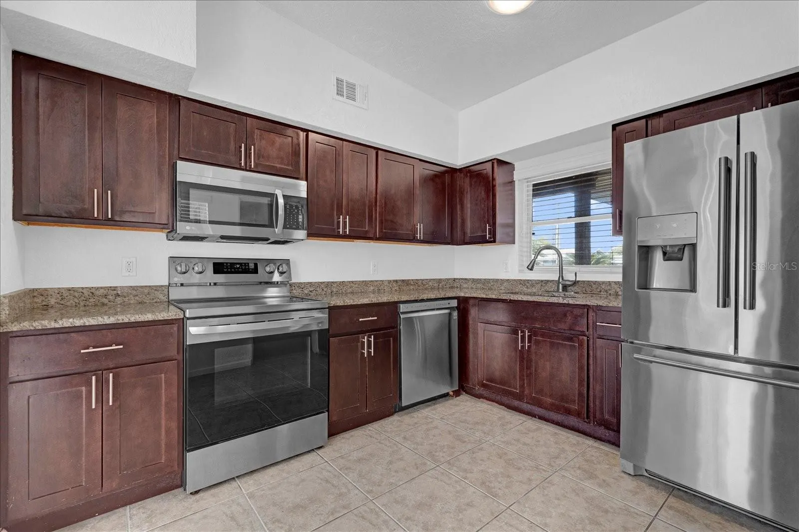 1725 MARCIA DR