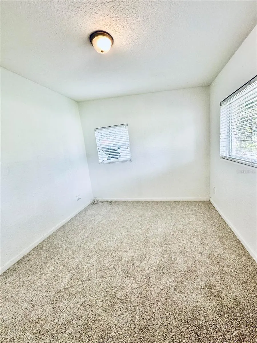 1725 MARCIA DR
