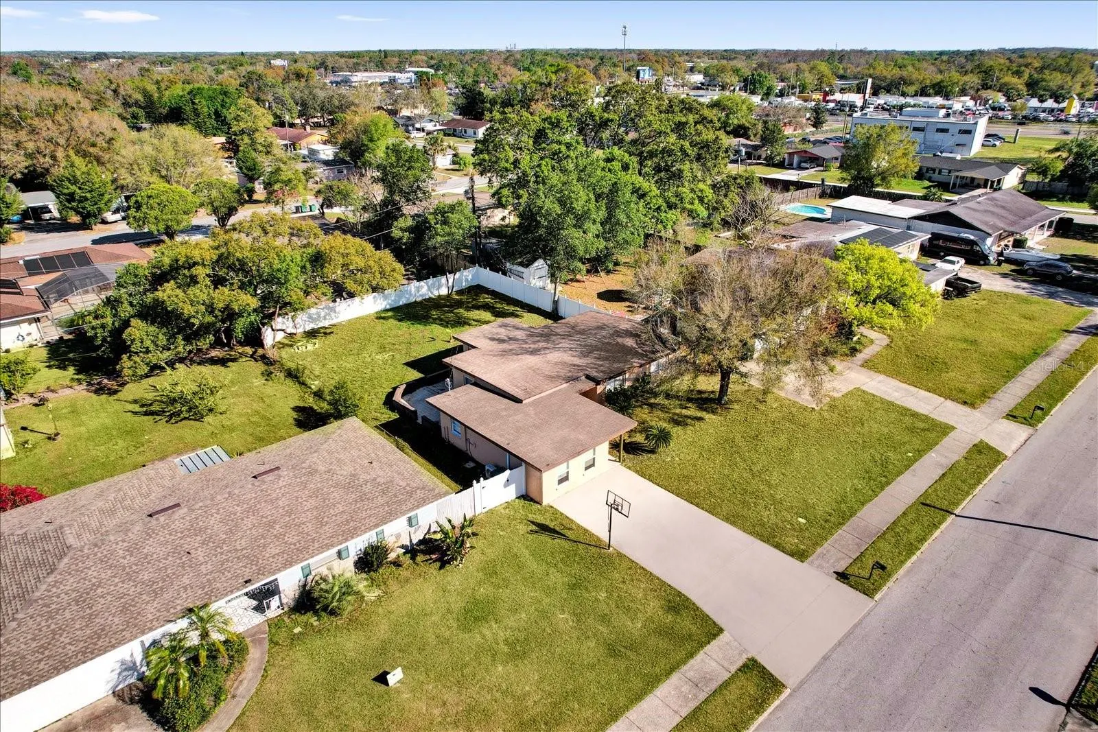 1725 MARCIA DR