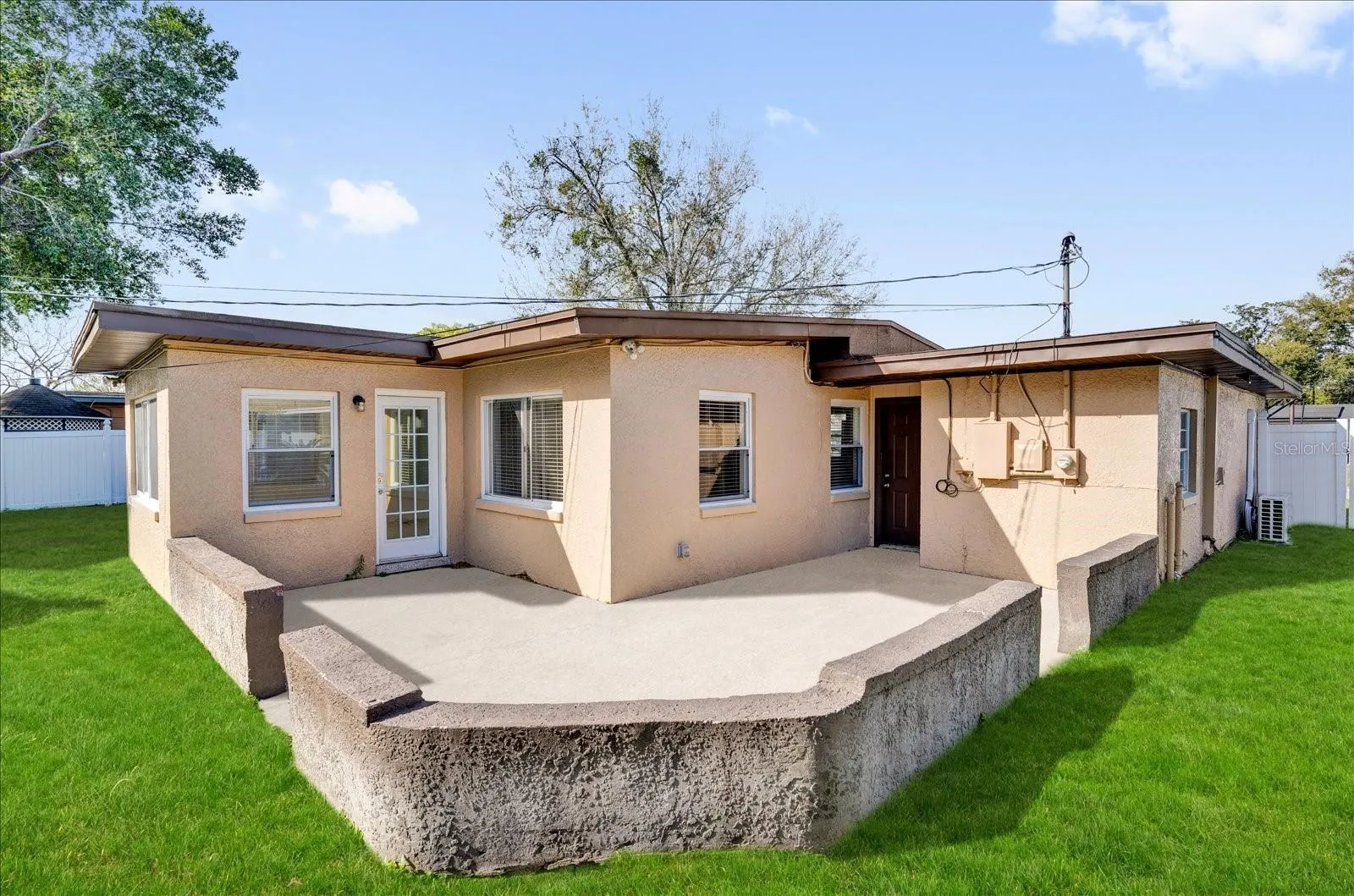 1725 MARCIA DR