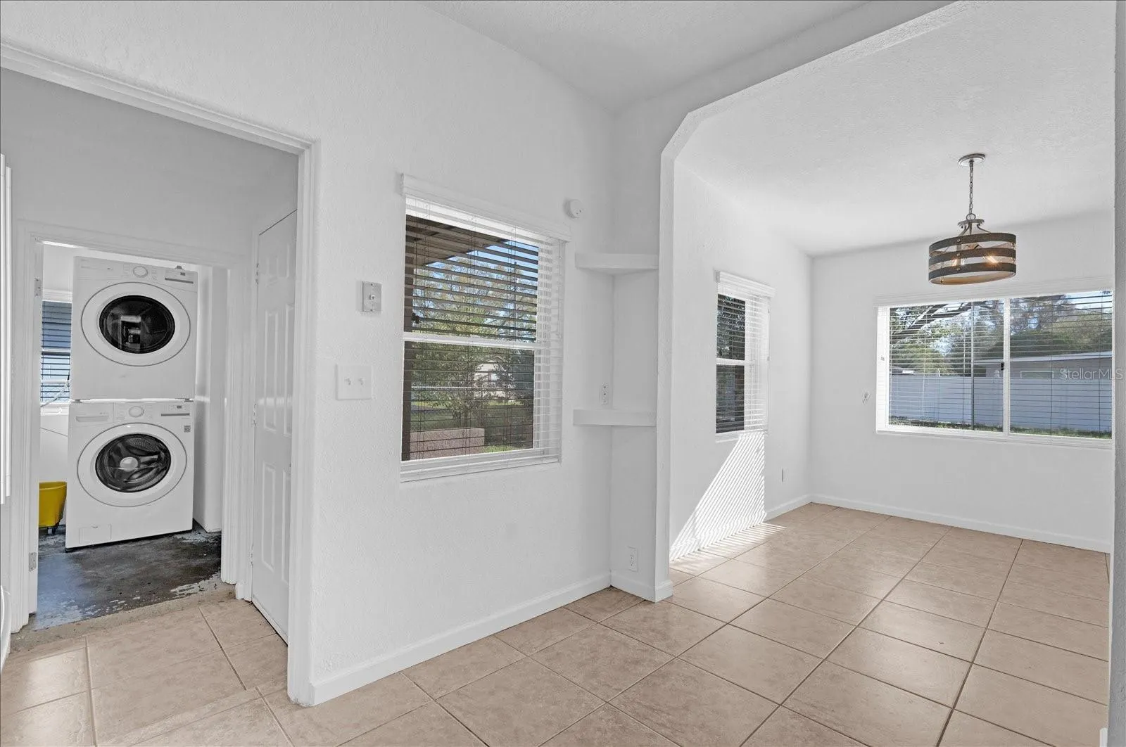 1725 MARCIA DR